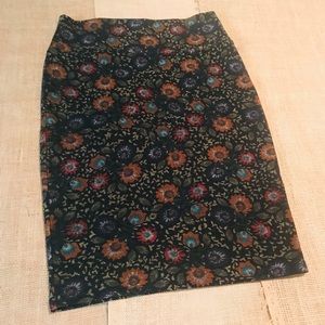 LuLaRoe pencil skirt size small. Like new!